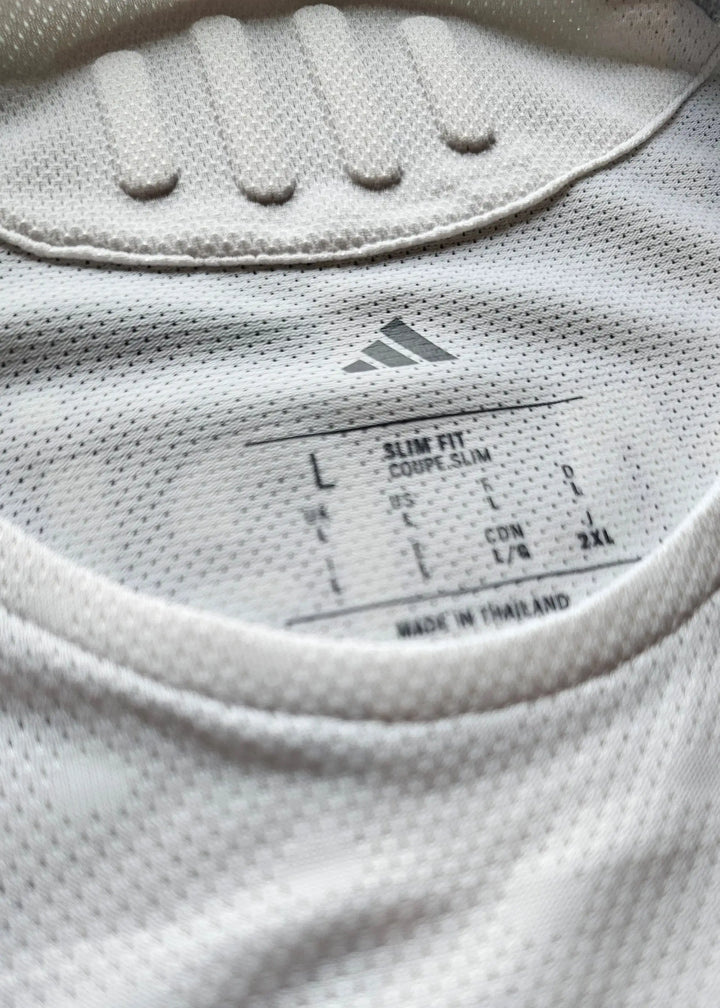 Close-up detail showing size label &