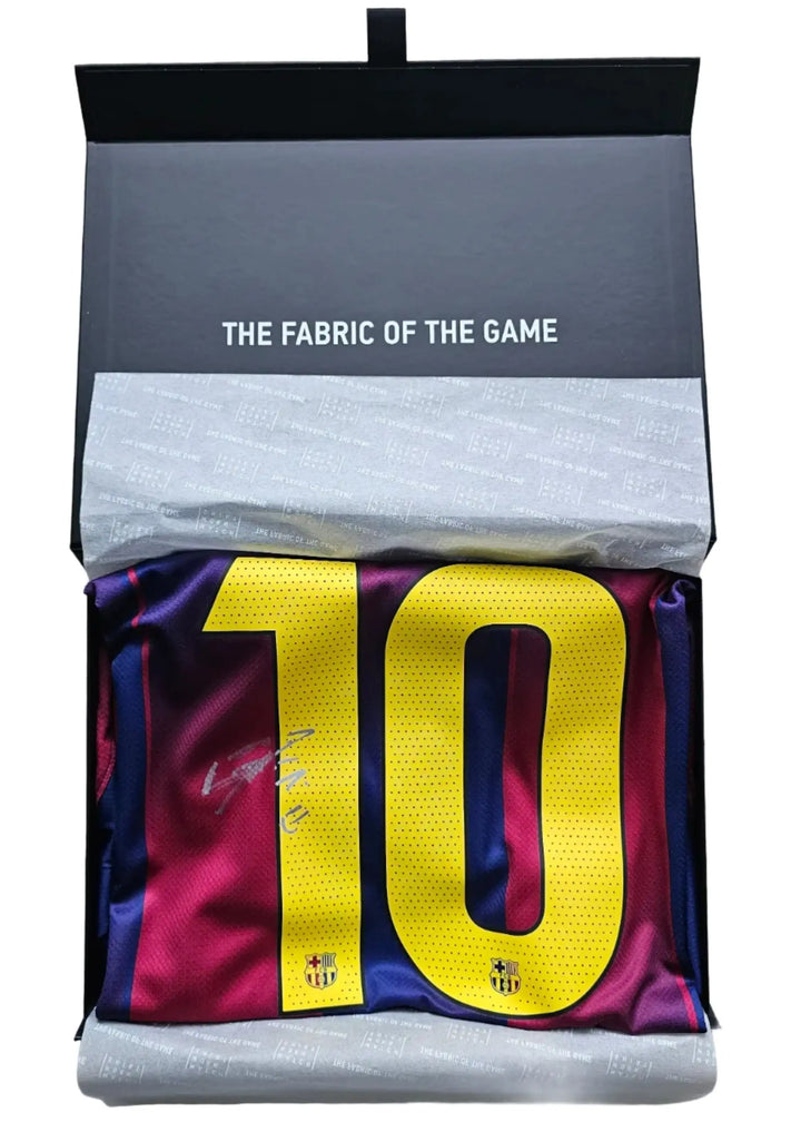 Front view displaying No. 10 with Lamine Yamal&