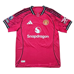 Front view showing Manchester United crest, No. 39, and Snapdragon sponsor on a pink football shirt.