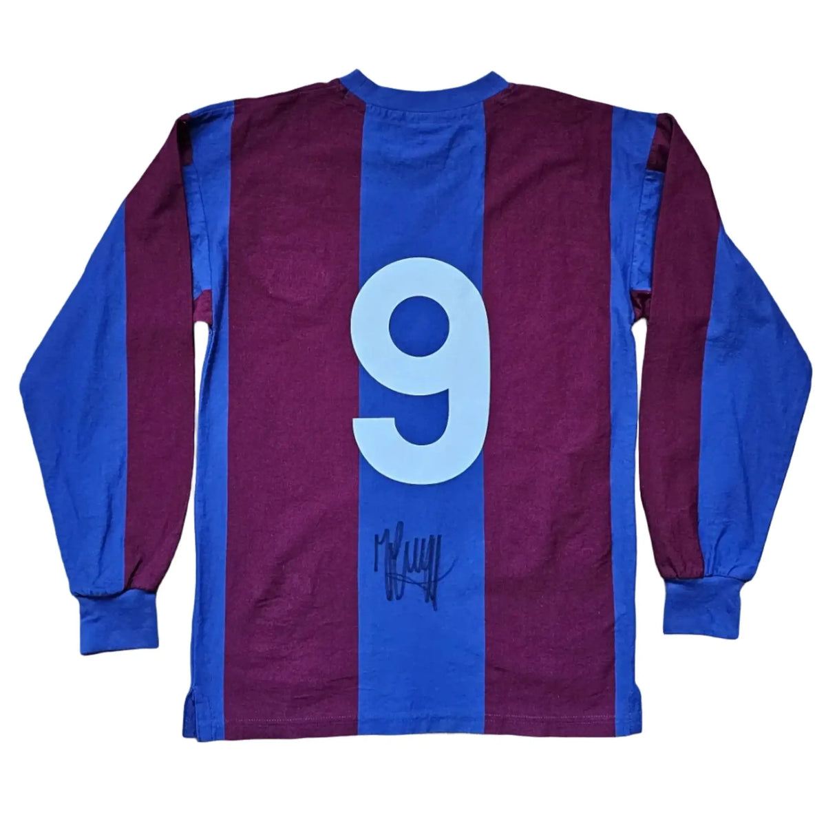 Back view featuring No. 9 in light blue and Johan Cruyff's signature.