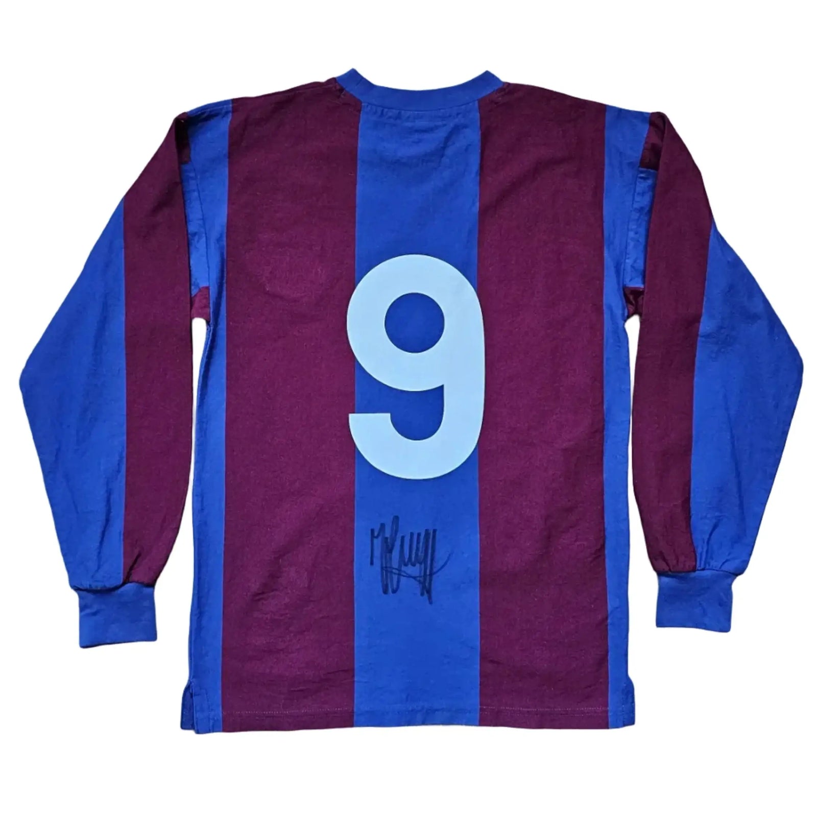 Back view featuring No. 9 in light blue and Johan Cruyff's signature.