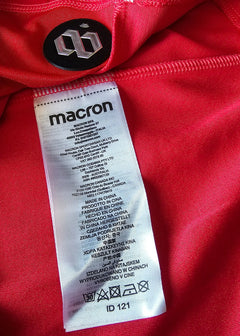 Label detail showing care instructions and manufacturer 'macron' on red fabric.