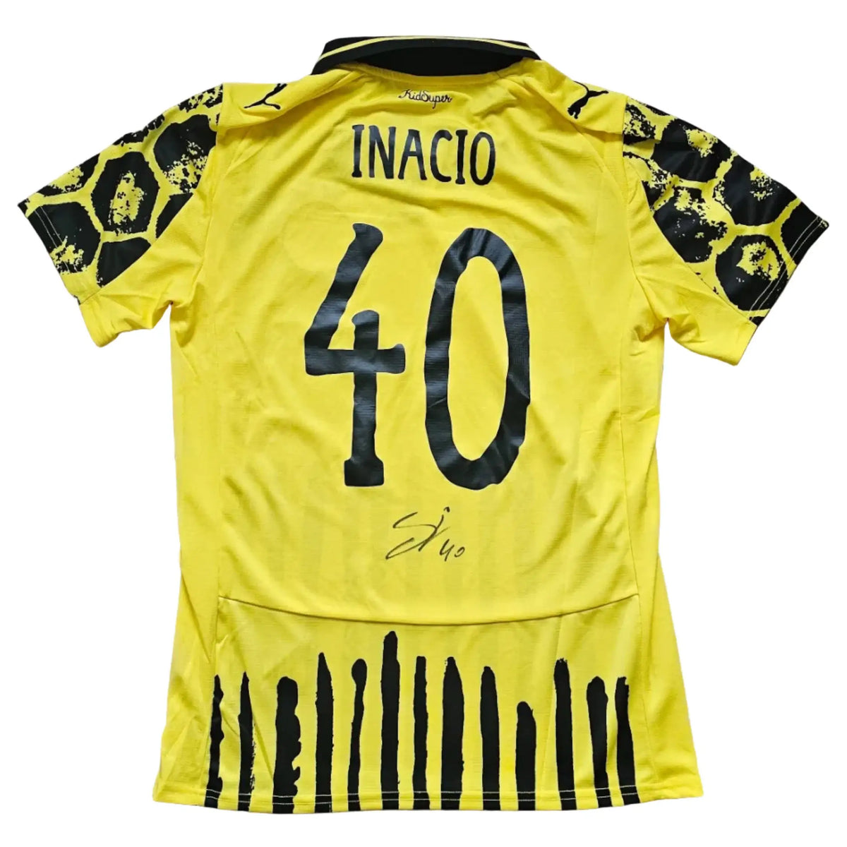 Back view showing No. 40, INACIO, and signature.