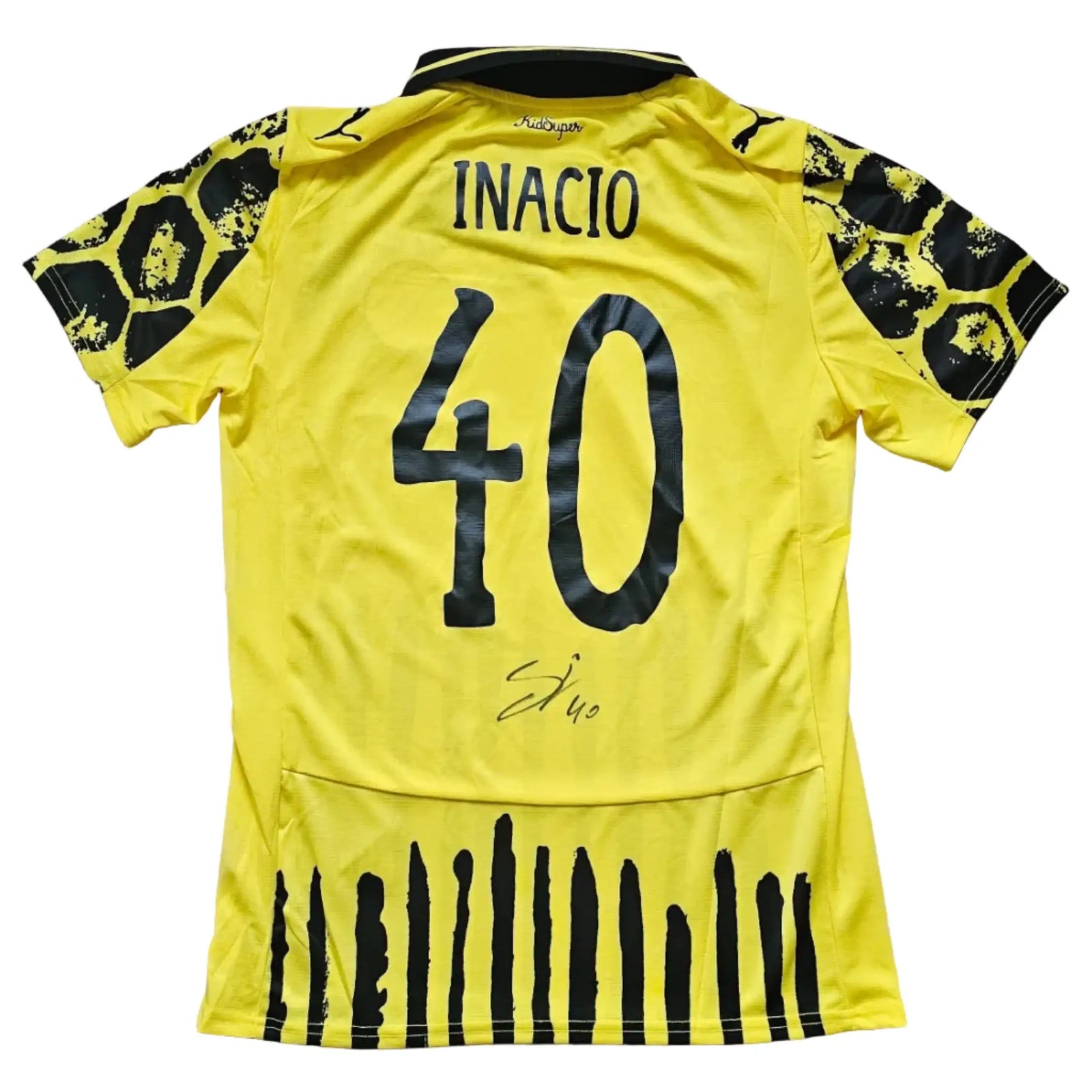 Back view showing No. 40, INACIO, and signature.