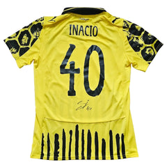 Back view showing No. 40, INACIO, and signature.