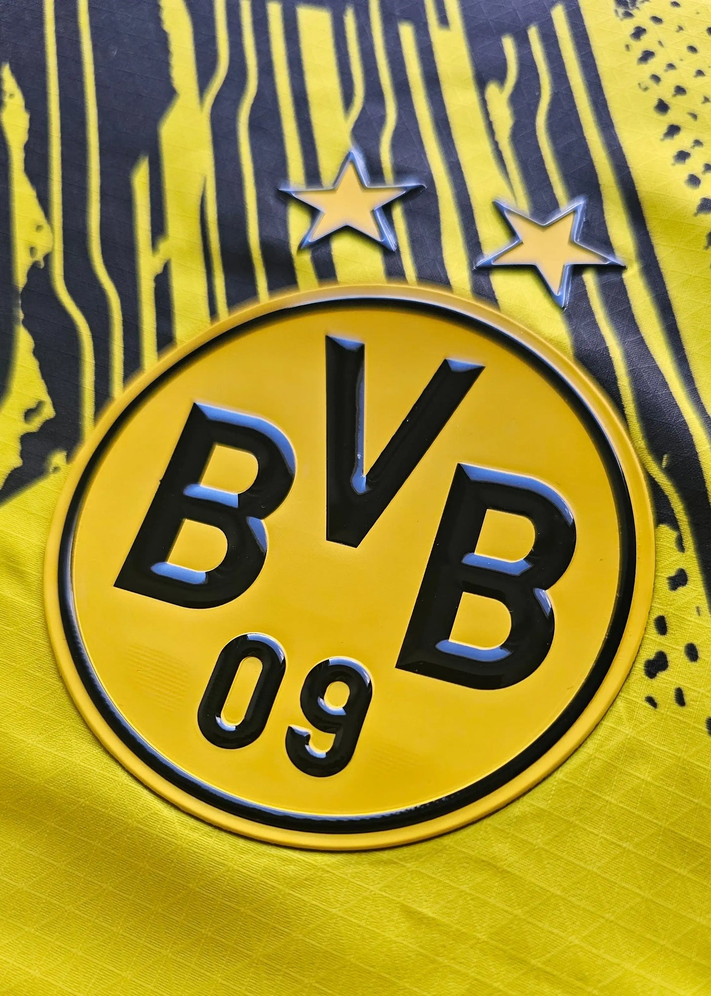 Crest detail featuring Borussia Dortmund logo with two stars above BVB 09 in black and yellow.