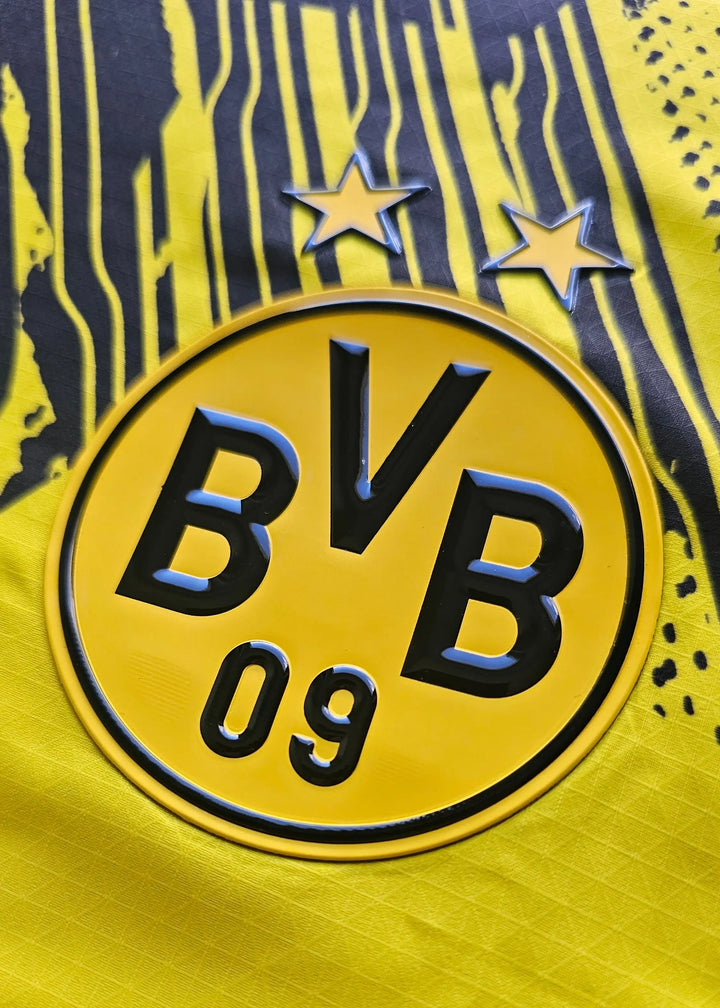 Crest detail featuring Borussia Dortmund logo with two stars above BVB 09 in black and yellow.