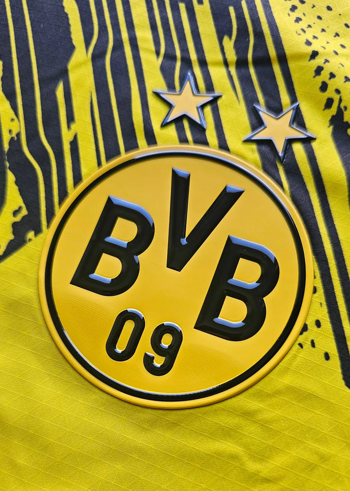 Crest detail featuring BVB 09 and two stars on a yellow background.