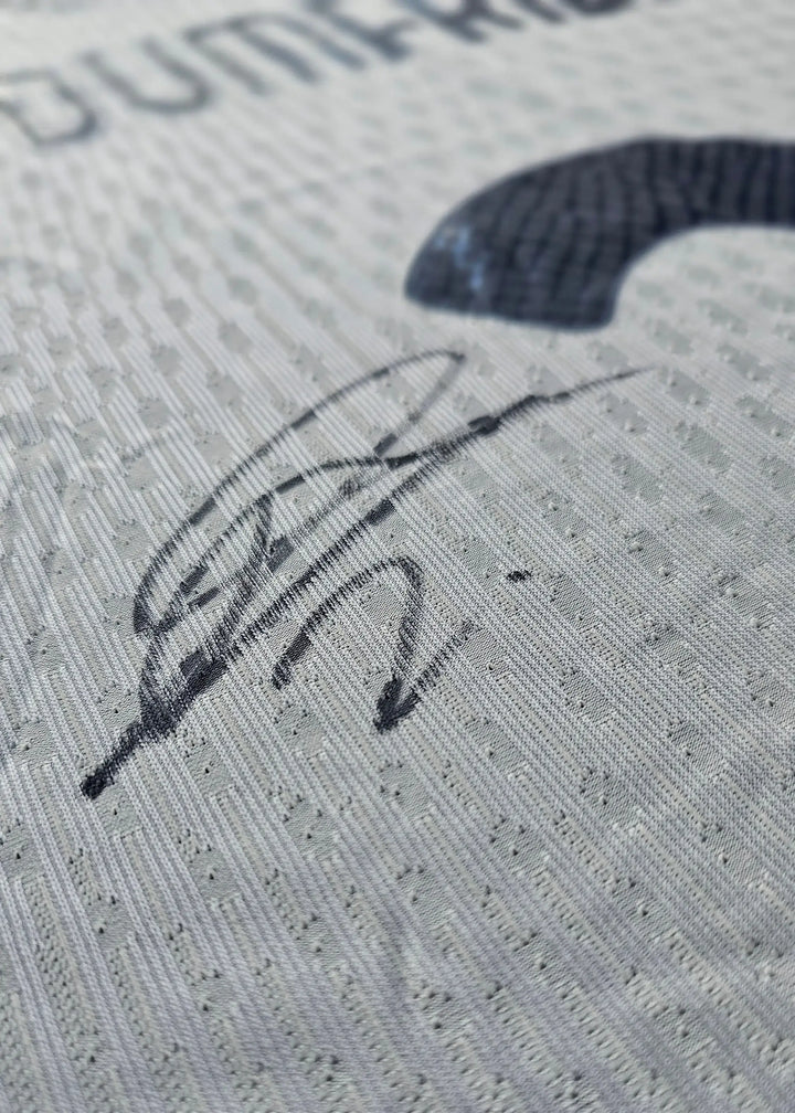 Close-up of signature on Signed Denzel Dumfries Inter Milan 2024-25 Away football shirt.