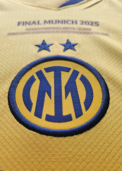 Crest detail featuring Inter Milan logo with two stars above and text 'FINAL MUNICH 2025'.