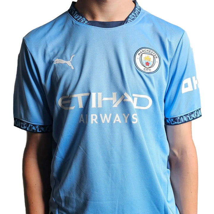 Front view displaying Manchester City crest, ETIHAD AIRWAYS sponsor, and PUMA branding.