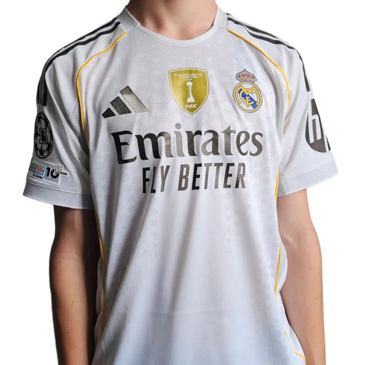 Back view highlighting the Real Madrid crest, Emirates sponsor, and FIFA badge.