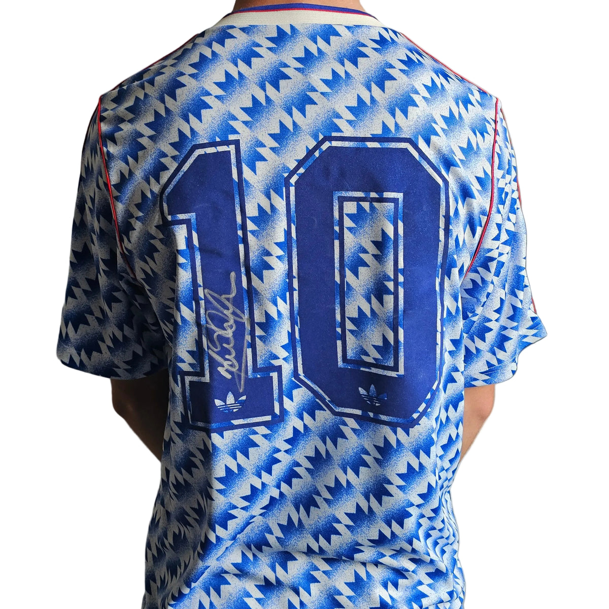 Mark Hughes's silver signature on the navy 1 of the number 10, back of his signed Manchester United 1991-92 away reissue