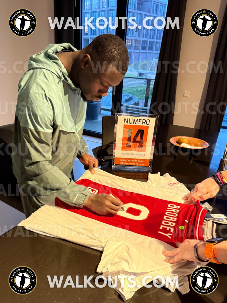 Signed Brian Brobbey Ajax 2024-25 | Beckett Grade 7 — Signing proof 24BBR20014209