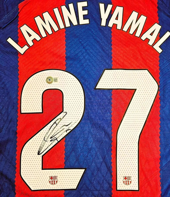 Close crop of the LAMINE YAMAL nameset and No. 27 signed in black on the 2, Beckett sticker above, FC Barcelona 2023-24 home shirt.