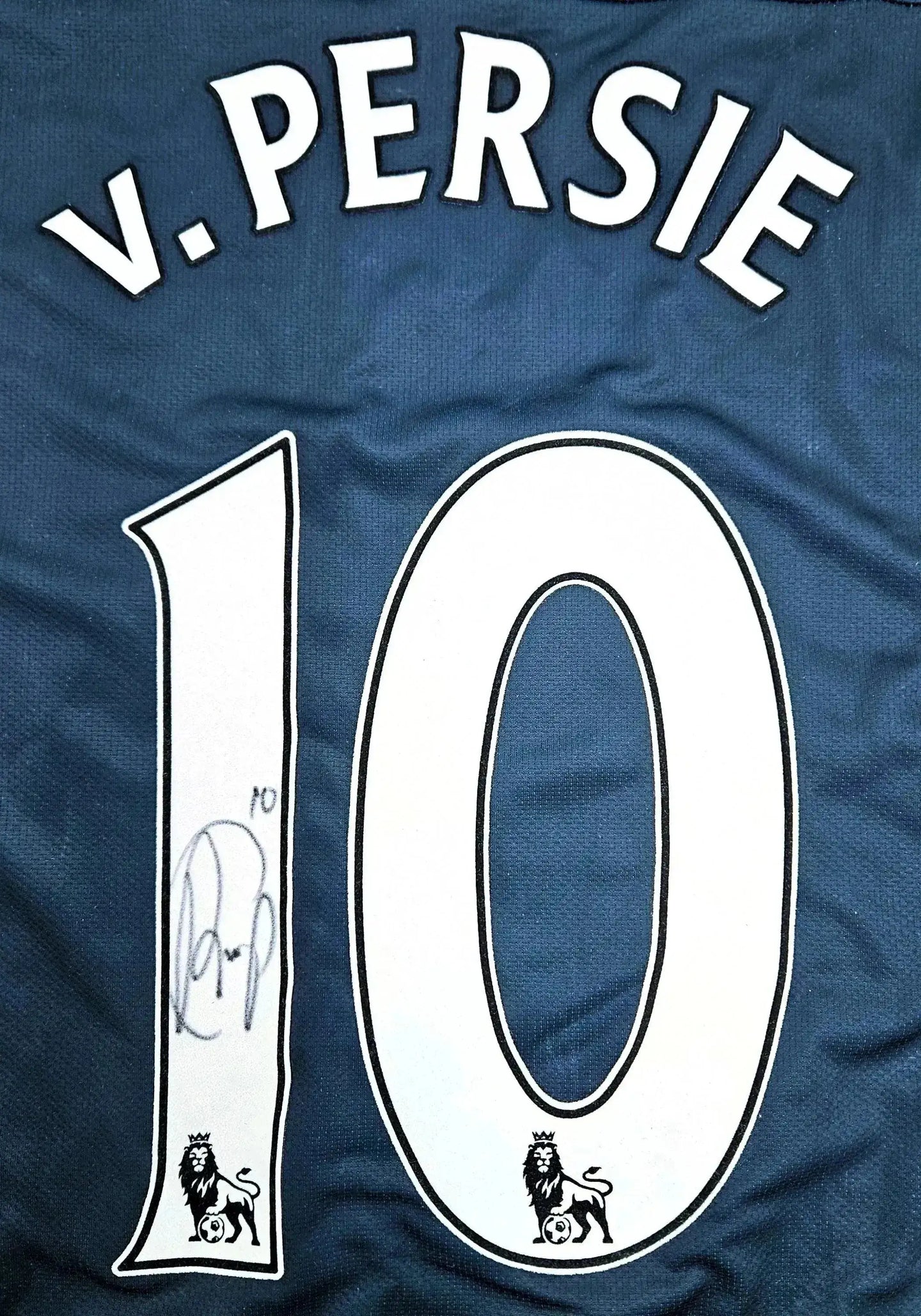 Back view showing 'v. Persie' and No. 10 with a visible signature on the jersey.