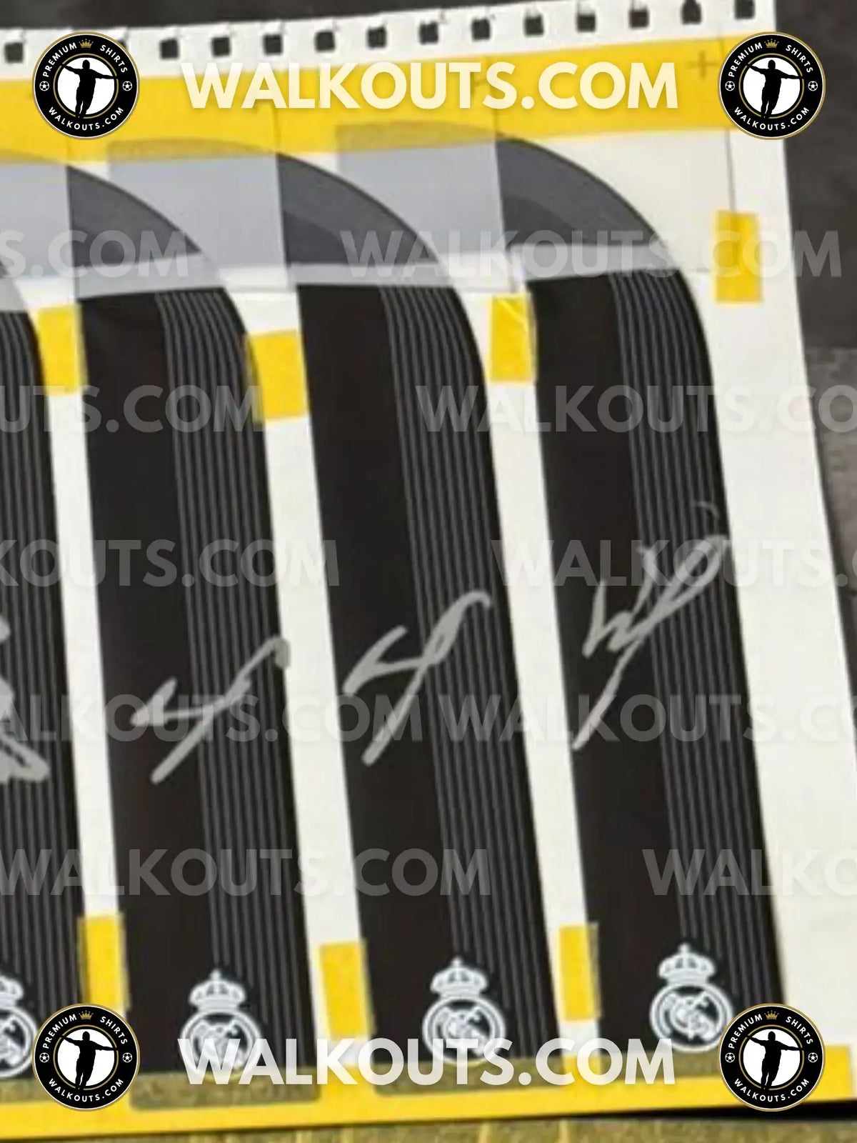 Signature close-up (signing proof) for Arda Güler (Real Madrid CF) - 2025-2026 • #25AGU20027415