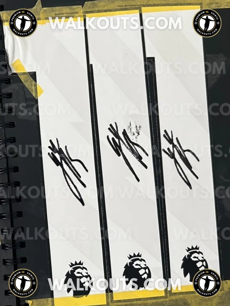 Signature close-up (signing proof) for Leny Yoro (Manchester United F.C.) — 2024-2025 • #24LYO20013115