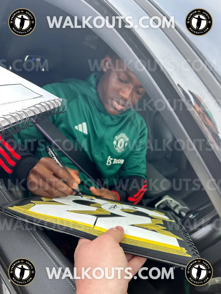 Signed Kobbie Mainoo Man United 2023-24 | Beckett Grade 8 — Signing proof 24KMA20013337