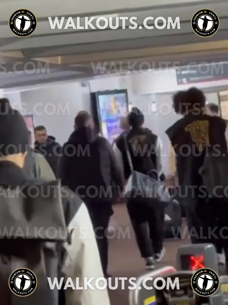 Signed Kobbie Mainoo Man United 2023-24 | Beckett Grade 8 — Signing proof 25KMA20013237