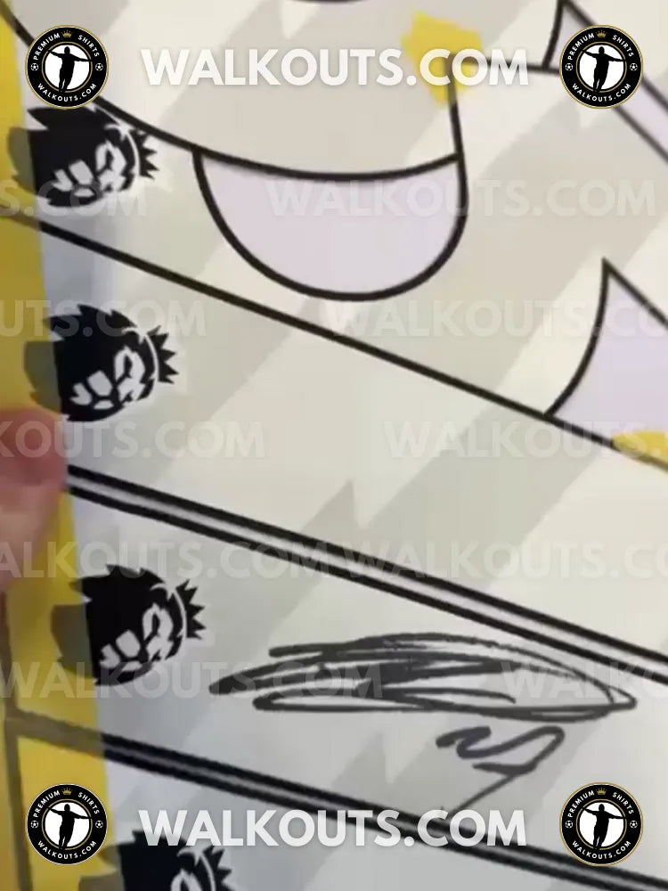 Signed Kobbie Mainoo Man United 2023-24 | Beckett Grade 8 — Signature proof 25KMA20013237