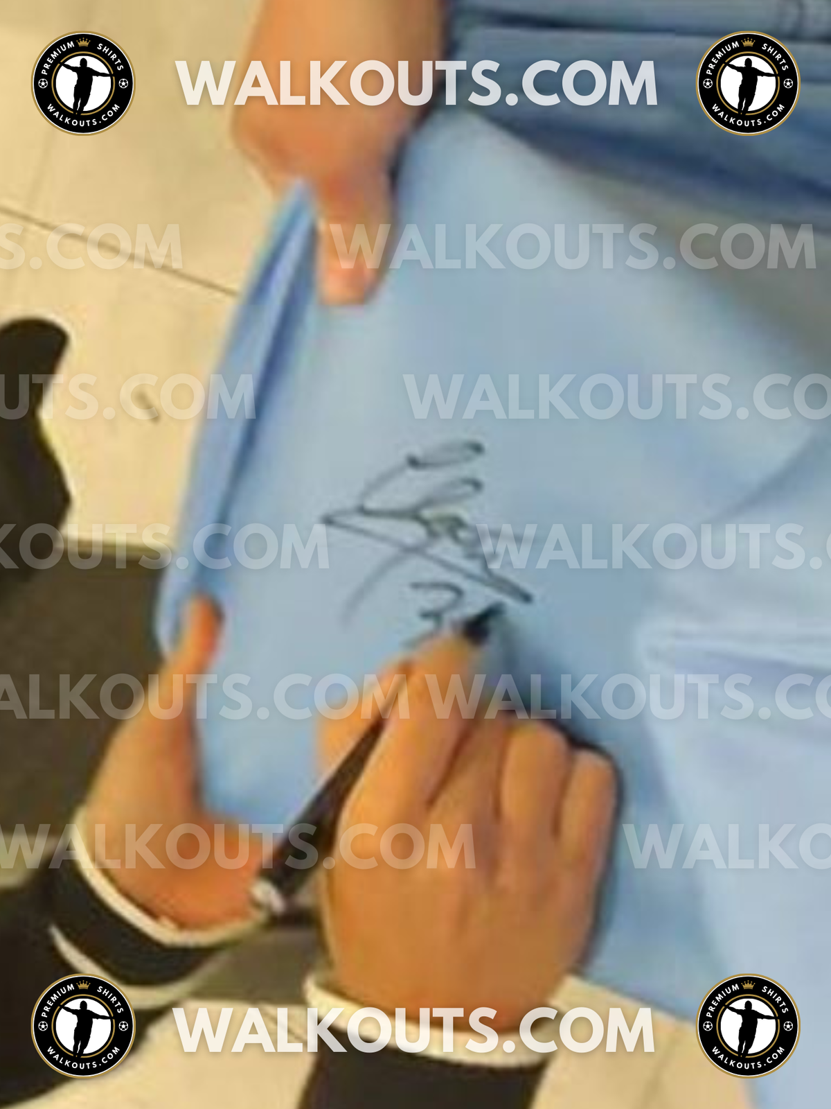 Signature close-up (signing proof) for Claudio Echeverri (Manchester City F.C.) - 2024-2025 • #25CEC20028930