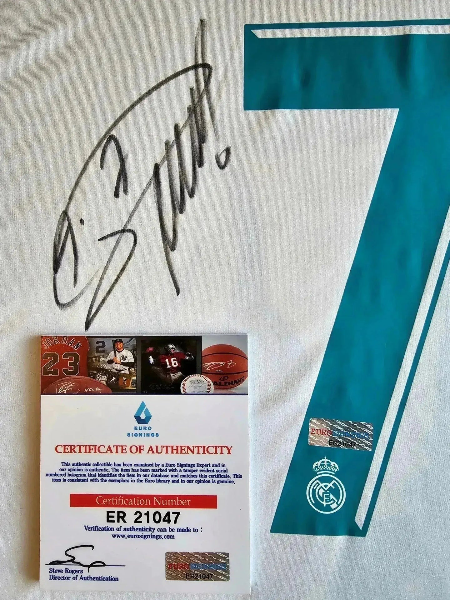 Signature of Cristiano Ronaldo above No. 7 with Certificate of Authenticity text and Real Madrid crest.