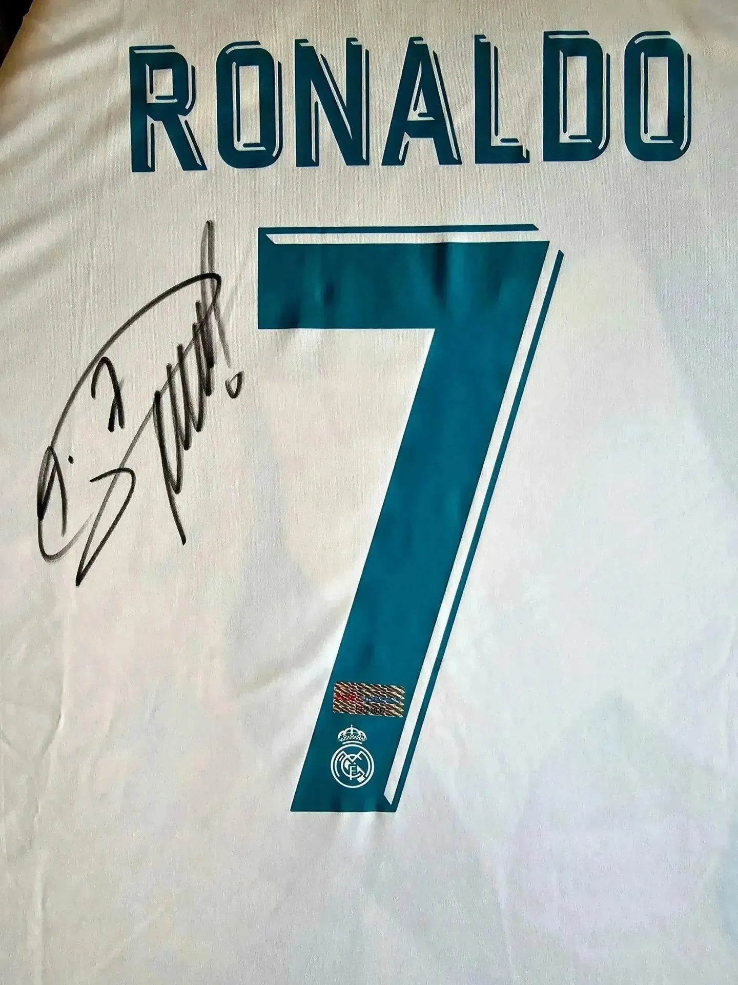 Back view featuring Ronaldo, No. 7, and a distinctive signature.
