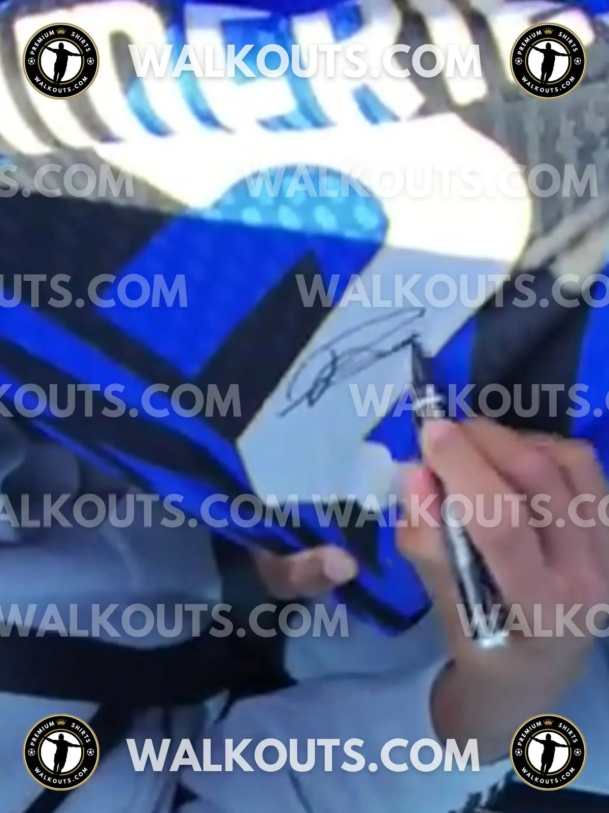 Signature close-up (signing proof) for Denzel Dumfries (Inter Milan) - 2024-2025 • #26DDU20032502