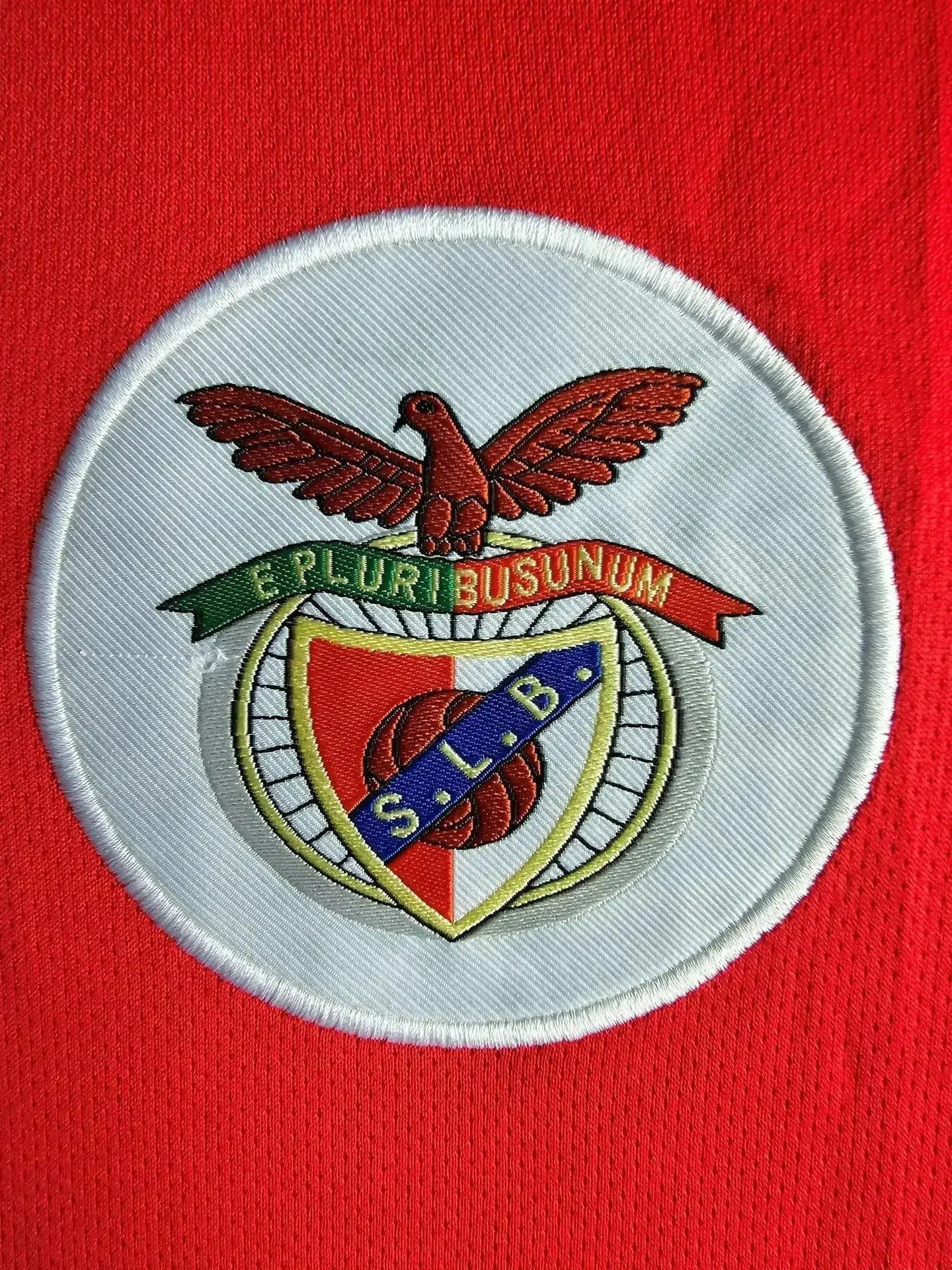 Embroidered S.L. Benfica crest with eagle, featuring green banner reading 'E PLURIBUS UNUM'.