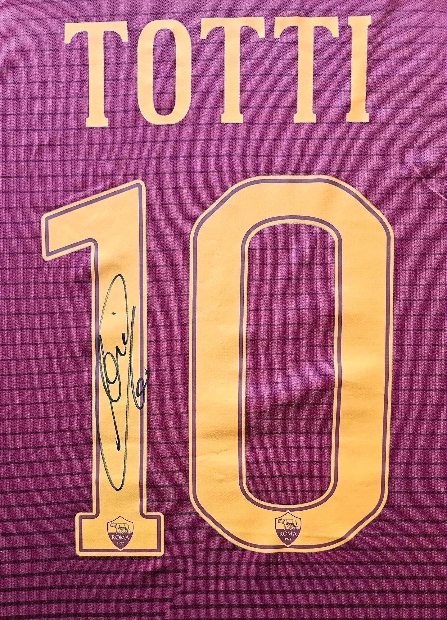Back view showing Totti, No. 10, and a signature. A.S. Roma crest is visible.