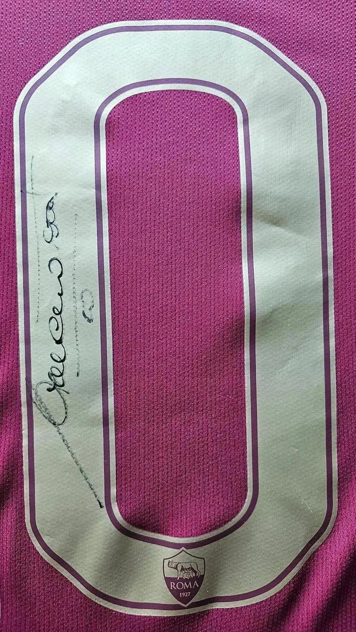 Close-up of signature detail on Francesco Totti&