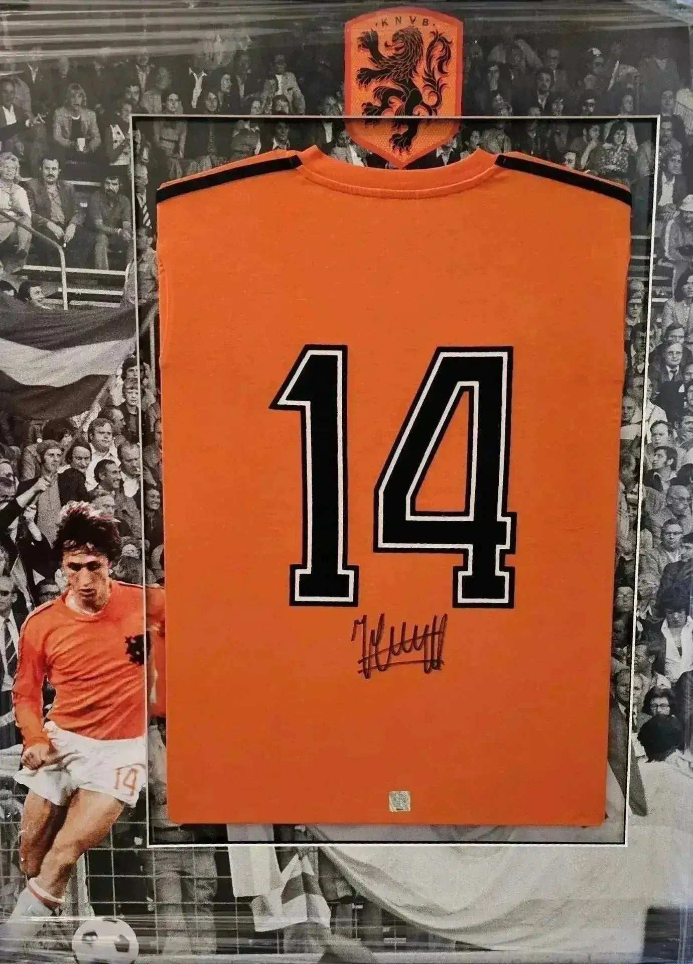 Back view of orange football shirt with No. 14 and Johan Cruyff's signature.