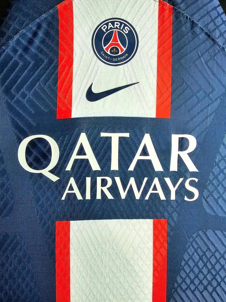 Crest detail featuring Paris Saint-Germain badge and Qatar Airways sponsor wording.