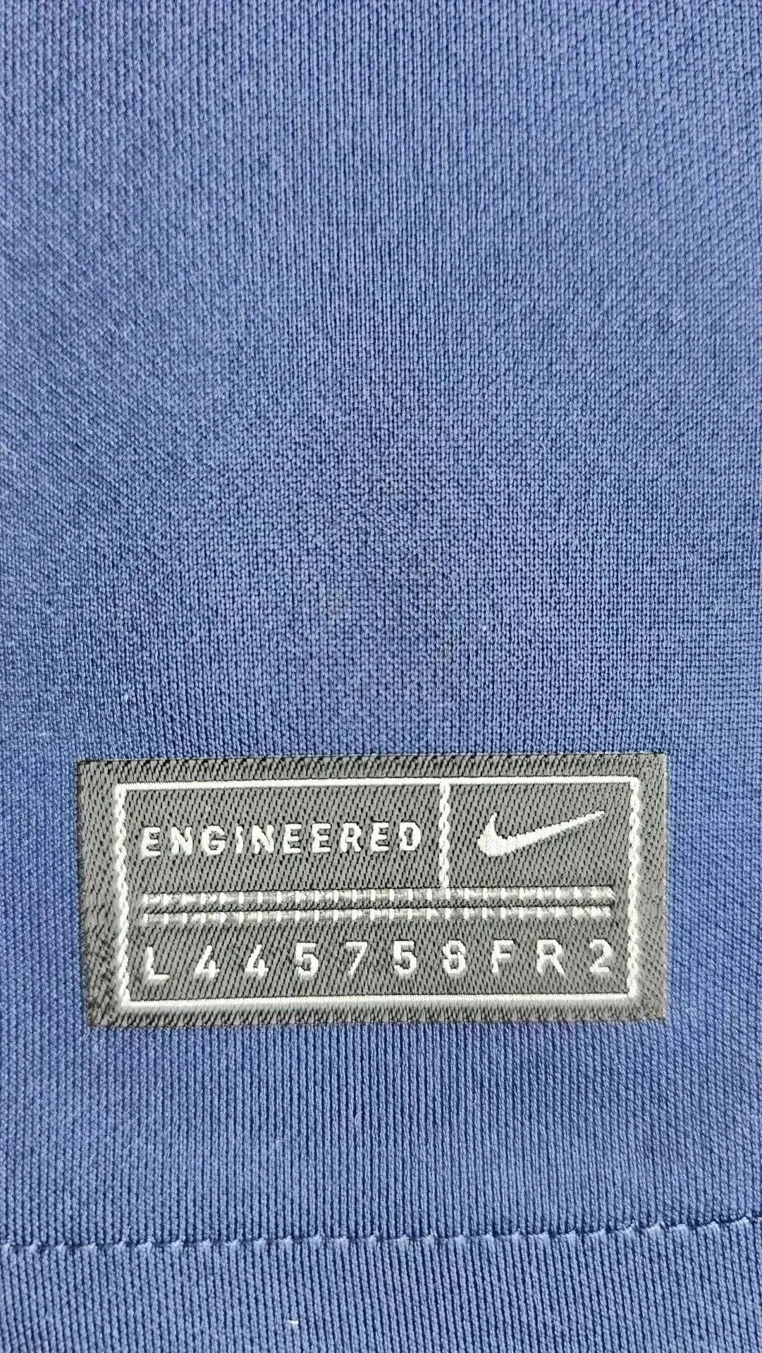 Label detail reading 'ENGINEERED' and Nike logo with code L445758FR2.