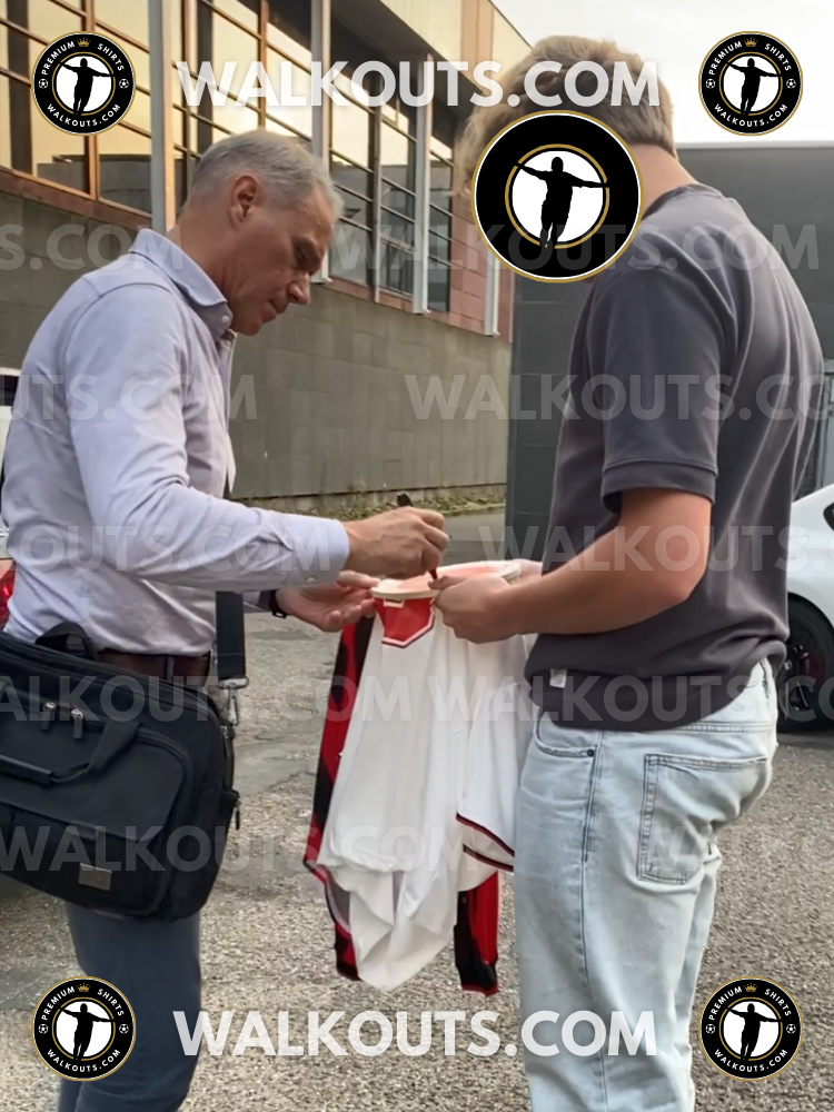 Signing proof photo for Marco van Basten (AC Milan) — 1988-1989 • #24MVB20013809