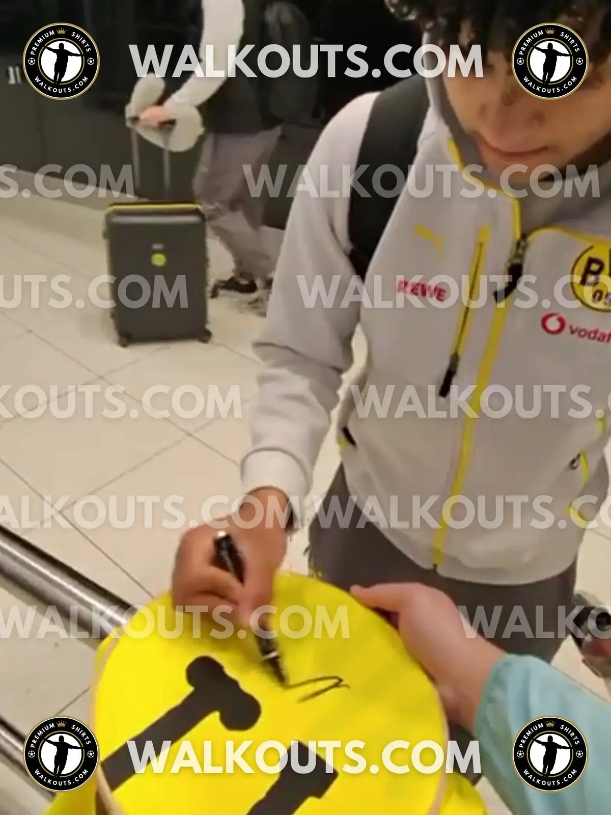 Signing proof photo for Mathis Albert (Borussia Dortmund) - 2024-2025 • #26MAB20031641