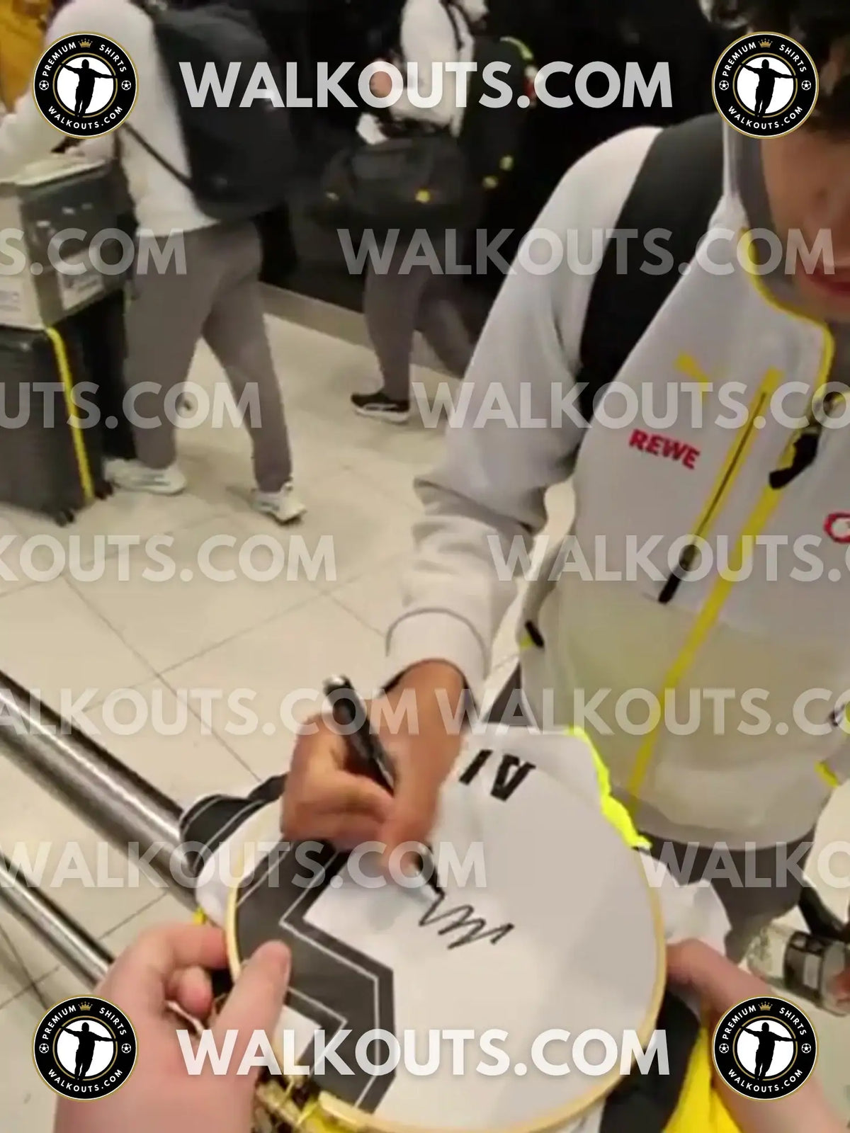 Signing proof photo for Mathis Albert (Borussia Dortmund) - 2025-2026 • #26MAB20031941