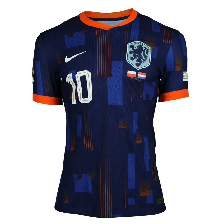 Front view of Memphis Depay&