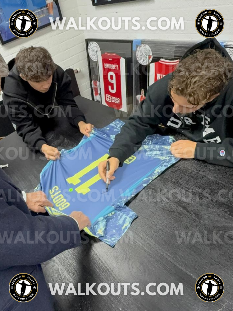 Signing proof photo for Mika Godts (AFC Ajax) — 2024-2025 • #25MGO20020311