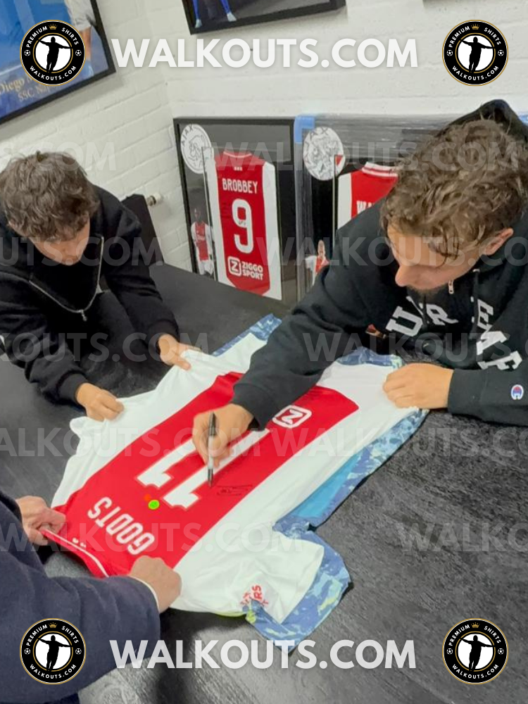 Signing proof photo for Mika Godts (AFC Ajax) — 2024-2025 • #25MGO20020111