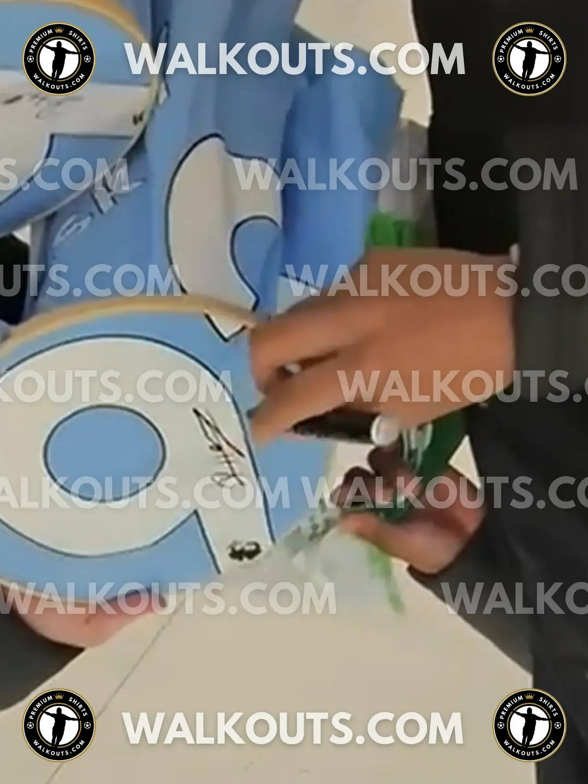 Signature close-up (signing proof) for Reigan Heskey (Manchester City F.C.) - 2025-2026 • #26RHE20030292