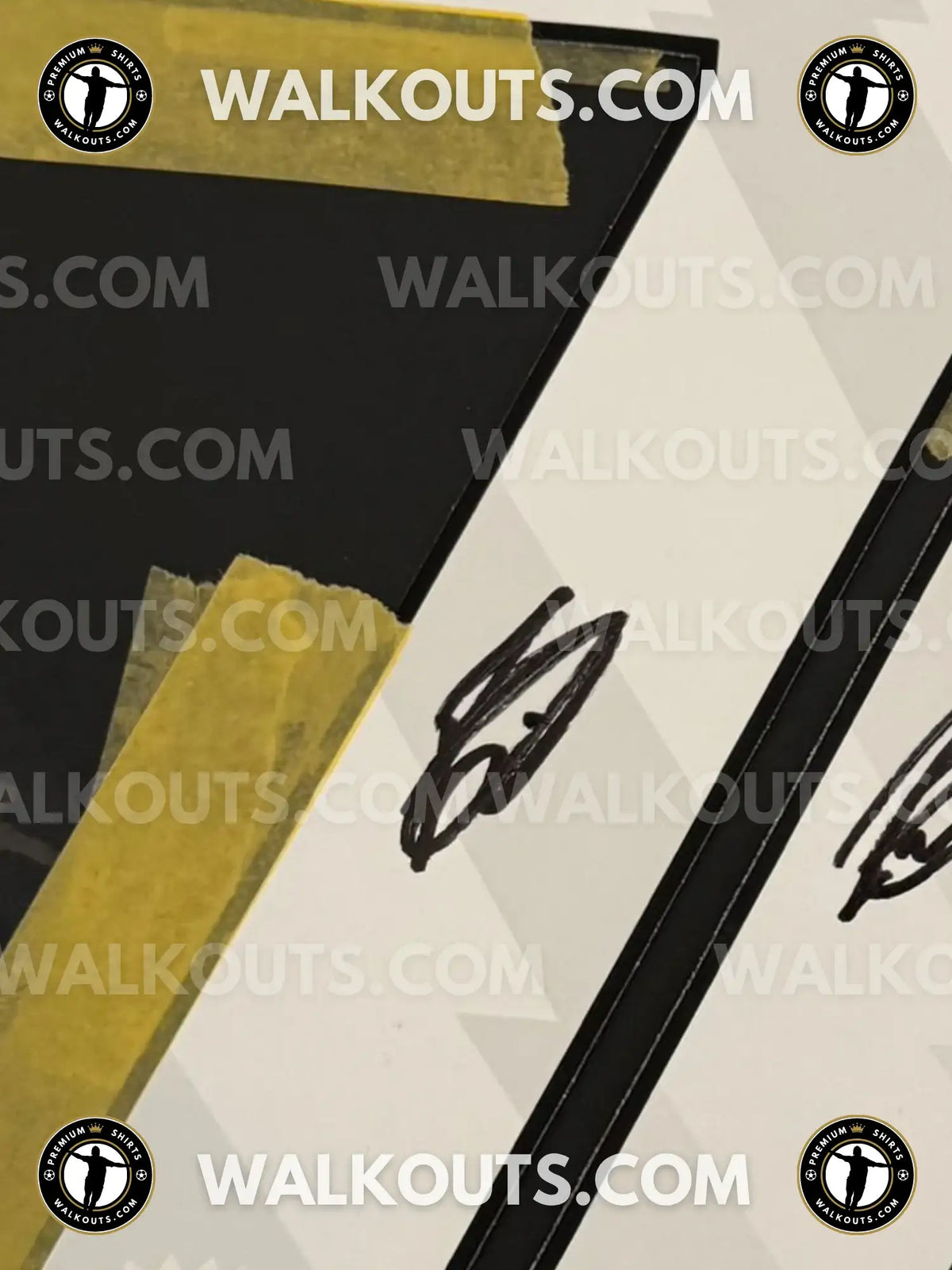 Signature close-up (signing proof) for Rio Ngumoha (Liverpool F.C.) - 2025-2026 • #25RNG20026273