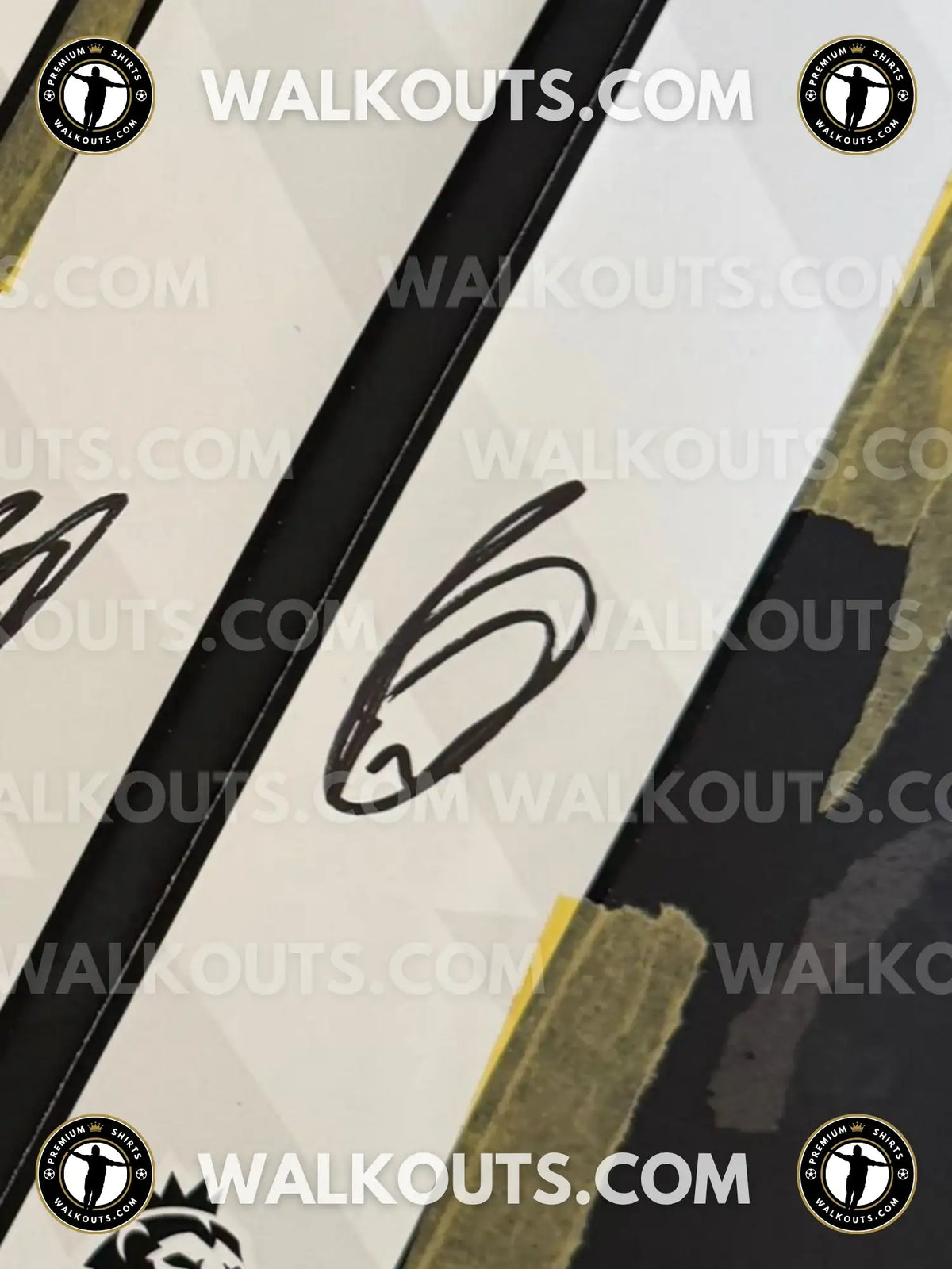 Signature close-up (signing proof) for Rio Ngumoha (Liverpool F.C.) - 2025-2026 • #25RNG20026473