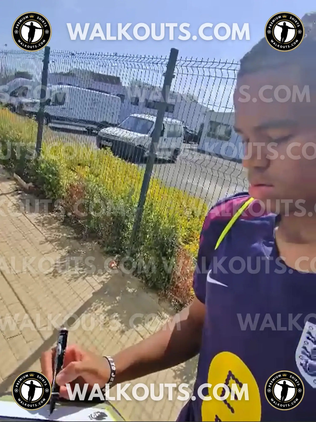 Signing proof photo for Rio Ngumoha (Liverpool F.C.) - 2025-2026 • #25RNG20026473
