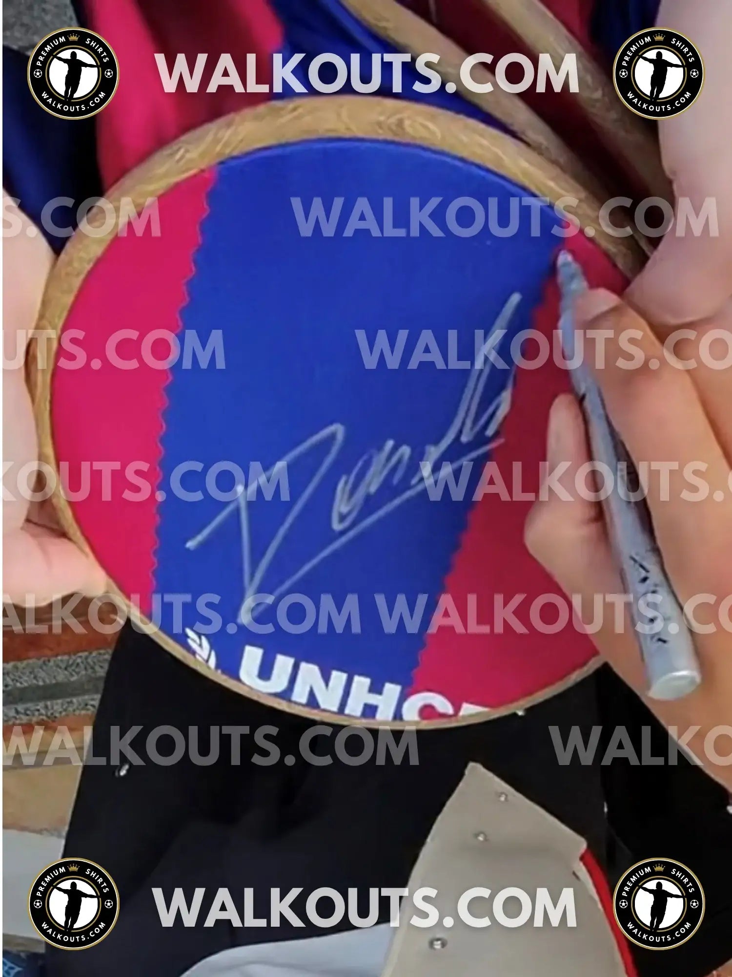 Signed Ronald Araújo Barcelona 2023-24 | Beckett Grade 9 — Signature proof 24RAR20011004