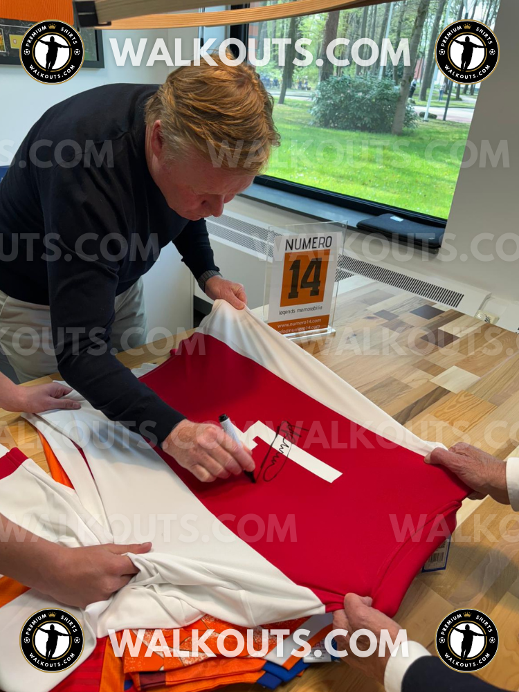 Signed Ronald Koeman Ajax 125th Anniversary | Beckett Grade 9 — Signing proof 25RKO20020004