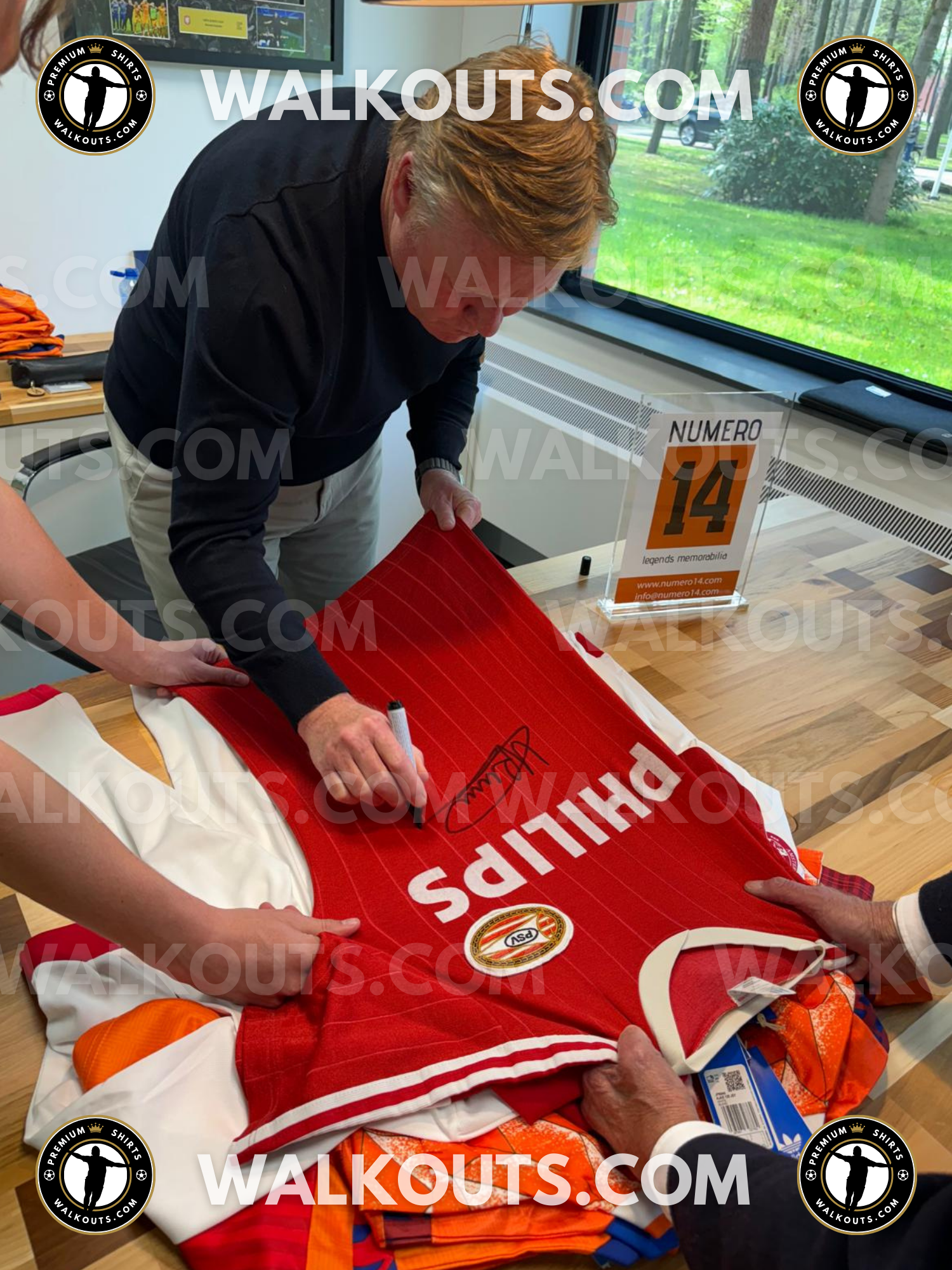 Signed Ronald Koeman PSV Eindhoven 1988-89 | Beckett Grade 10 — Signing proof 25RKO20019900