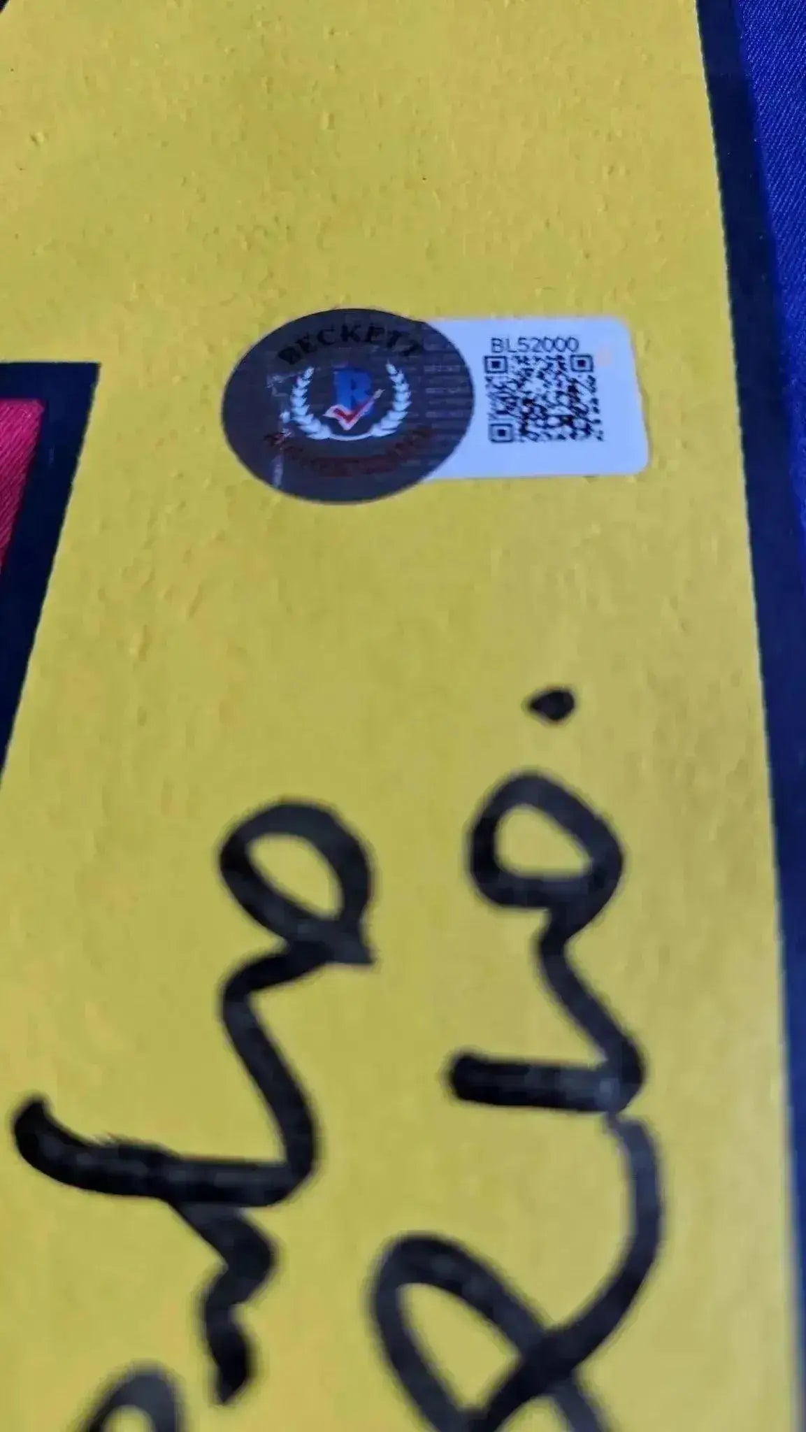 Detail showing Beckett authentication sticker and Ronaldinho signature.