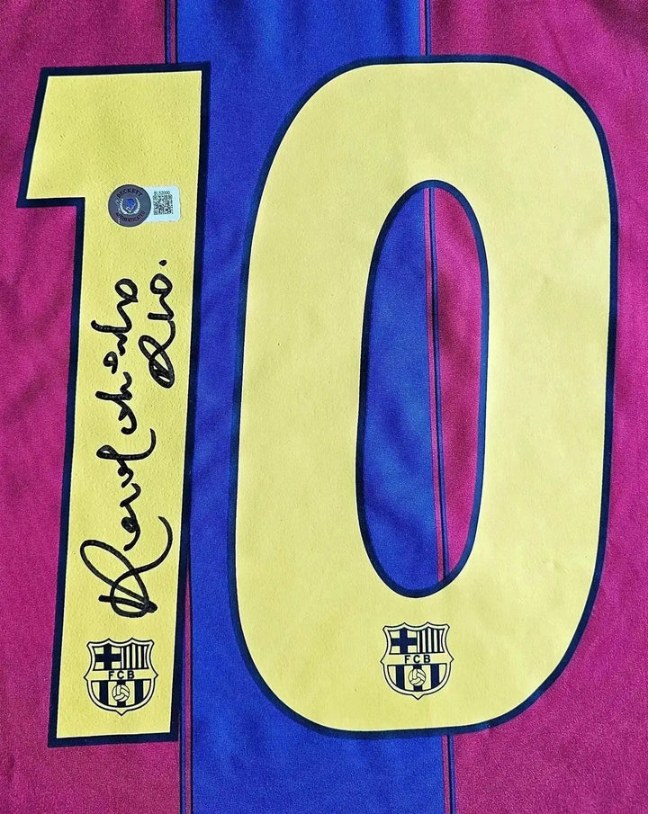 Detail showing No. 10 and Ronaldinho&